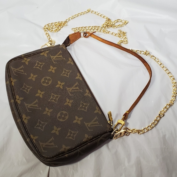 Louis Vuitton Handbags - Authentic Louis Vuitton pochette accessories bag